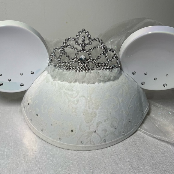 Disney Mickey & Minnie Mouse Wedding Groom & Bride Ears, Hats. Disneyland - Picture 3 of 15